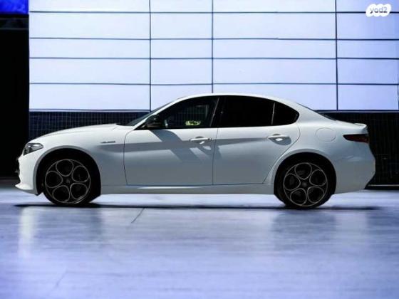 אלפא רומיאו ג'וליה Veloce AWD אוט' 2.0 (280 כ''ס) בנזין 2022 למכירה ברמת השרון