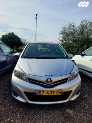 טויוטה יאריס Sol אוט' 1.3 (99 כ"ס) בנזין 2013 למכירה בראש העין
