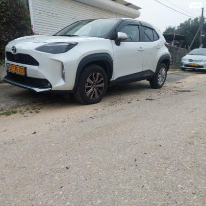 טויוטה יאריס קרוס Sky אוט' 1.5 (125 כ''ס) בנזין 2023 למכירה בחדרה