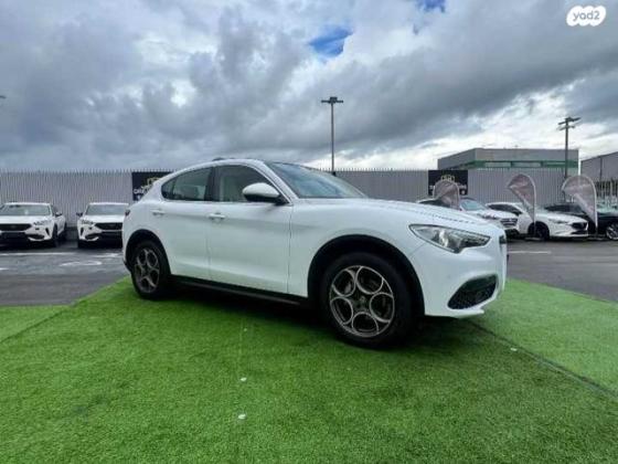 אלפא רומיאו סטלויו 4X4 Speciale אוט' 2.0 (200 כ''ס) בנזין 2019 למכירה בחיפה