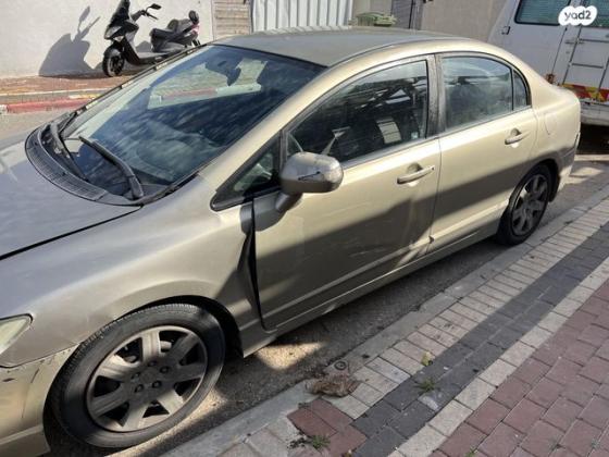 הונדה סיוויק סדאן החדשה LS אוט' 1.8 (140 כ''ס) בנזין 2007 למכירה בפתח תקווה