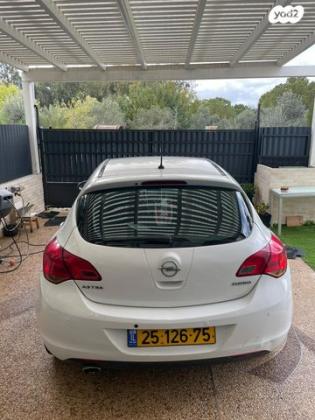 אופל אסטרה Enjoy הצ'בק אוט' 1.4 (140 כ''ס) בנזין 2011 למכירה באורנית