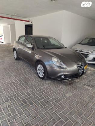 אלפא רומיאו ג'ולייטה Competizione אוטומט 1.4 (170 כ"ס) בנזין 2015 למכירה במעלה אדומים