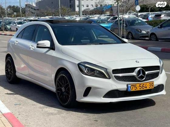 מרצדס A-Class A180 Urban אוט' 1.6 (122 כ"ס) בנזין 2017 למכירה בנתניה
