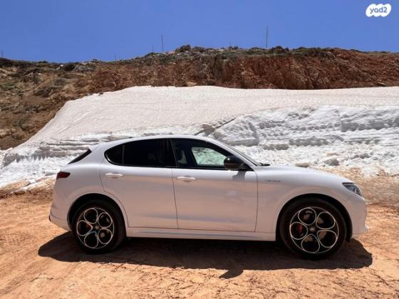 אלפא רומיאו סטלויו 4X4 Veloce AWD אוט' 2.0 (280 כ''ס) בנזין 2022 למכירה באבן יהודה