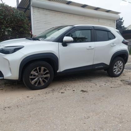 טויוטה יאריס קרוס Sky אוט' 1.5 (125 כ''ס) בנזין 2023 למכירה בחדרה