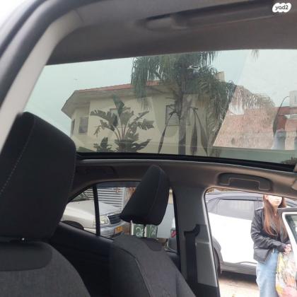 טויוטה יאריס קרוס Sky אוט' 1.5 (125 כ''ס) בנזין 2023 למכירה בחדרה