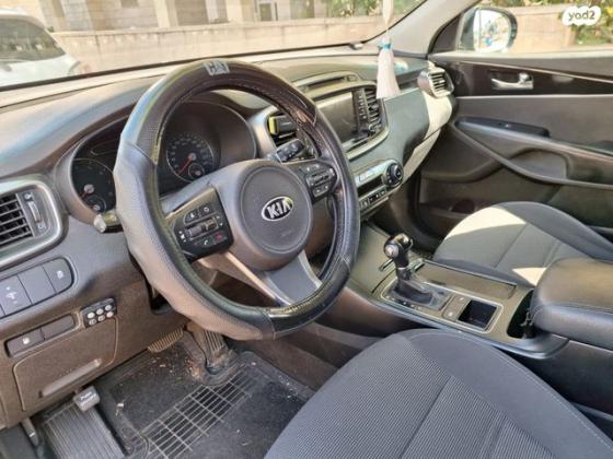 קיה סורנטו Urban אוט' 7 מק' 2.4 (188 כ"ס) בנזין 2016 למכירה בפתח תקווה