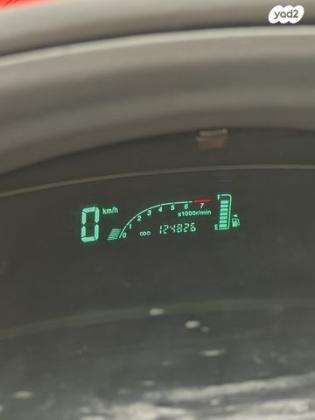 טויוטה יאריס Sol אוט' 1.3 (87 כ''ס) בנזין 2005 למכירה ברמת גן