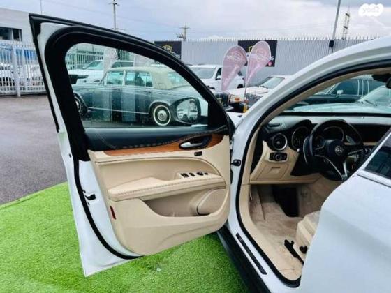 אלפא רומיאו סטלויו 4X4 Speciale אוט' 2.0 (200 כ''ס) בנזין 2019 למכירה בחיפה