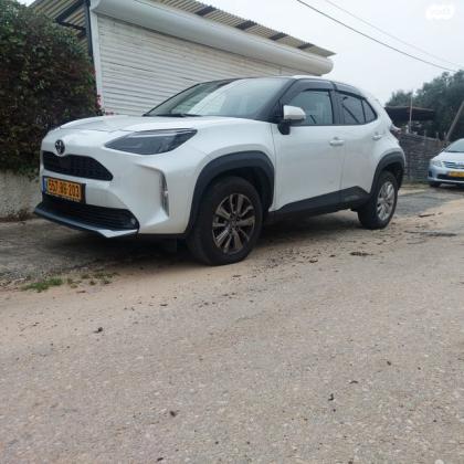 טויוטה יאריס קרוס Sky אוט' 1.5 (125 כ''ס) בנזין 2023 למכירה בחדרה