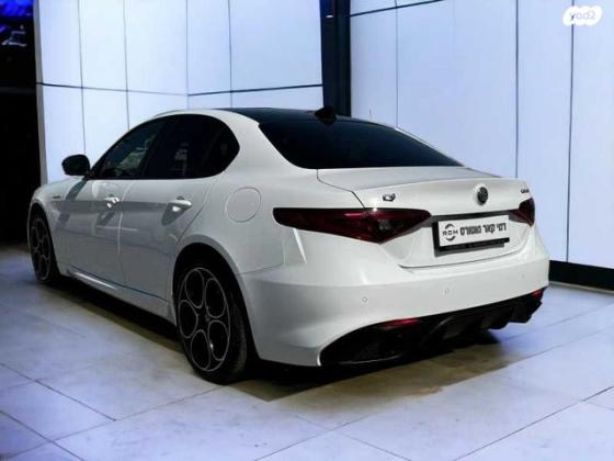 אלפא רומיאו ג'וליה Veloce AWD אוט' 2.0 (280 כ''ס) בנזין 2022 למכירה ברמת השרון