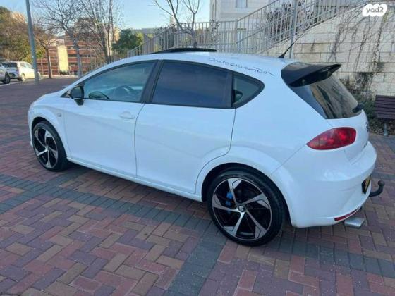 סיאט לאון Style Excellence ידני 5 דל' 1.2 (105 כ''ס) בנזין 2011 למכירה בחיפה