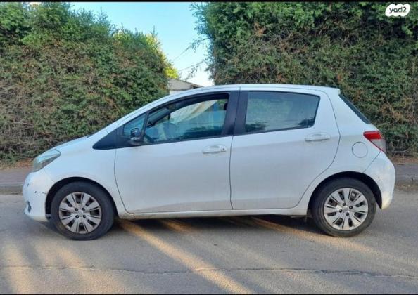 טויוטה יאריס Sol אוט' 1.3 (99 כ"ס) בנזין 2013 למכירה בחדרה