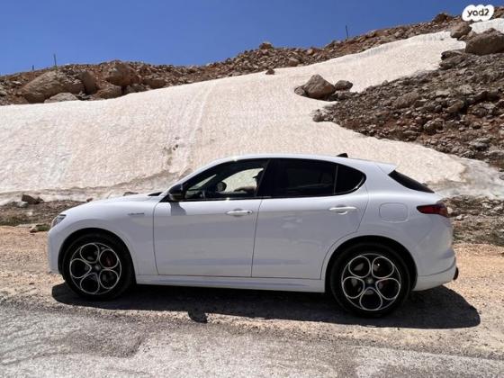 אלפא רומיאו סטלויו 4X4 Veloce AWD אוט' 2.0 (280 כ''ס) בנזין 2022 למכירה באבן יהודה