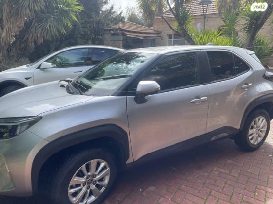 טויוטה יאריס קרוס HSD Urban אוט' 1.5 (92 כ''ס) בנזין 2023 למכירה בנס הרים