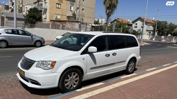 קרייזלר גראנד וויאג'ר Touring אוט' 7 מק' 3.6 (279 כ''ס) בנזין 2015 למכירה בבני ברק