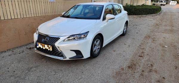 לקסוס CT200H Executive הייבריד אוט' 1.8 (99 כ''ס) בנזין 2018 למכירה בראש העין