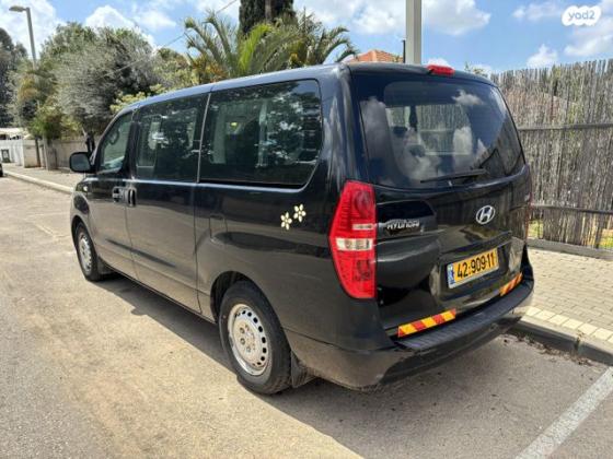 יונדאי i800 GLS CRDI מיניבוס ידני דיזל 8 מק' 2.5 (136 כ"ס) דיזל 2013 למכירה בפרדס חנה כרכור