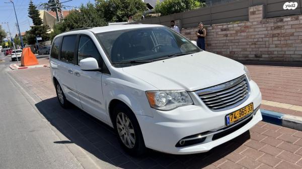 קרייזלר גראנד וויאג'ר Touring אוט' 7 מק' 3.6 (279 כ''ס) בנזין 2015 למכירה בבני ברק