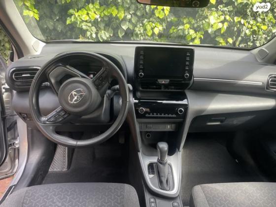 טויוטה יאריס קרוס HSD Urban אוט' 1.5 (92 כ''ס) בנזין 2023 למכירה בנס הרים