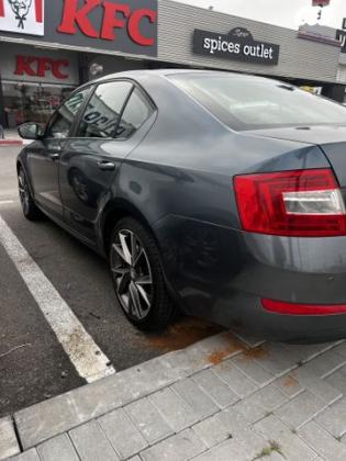 סקודה אוקטביה Ambition אוט' 1.2 (105 כ''ס) בנזין 2015 למכירה בפתח תקווה