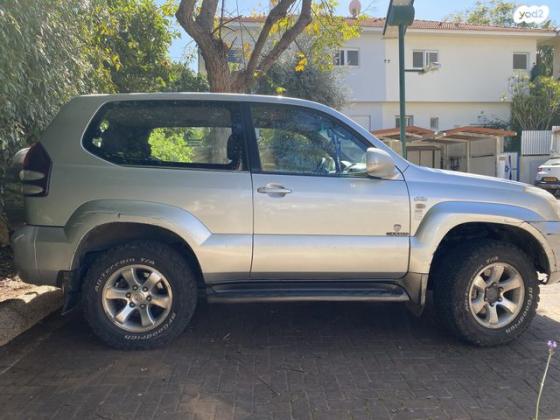 טויוטה לנד קרוזר קצר 4X4 Luxury אוט' דיזל 3.0 (166 כ''ס) דיזל 2004 למכירה בתל מונד