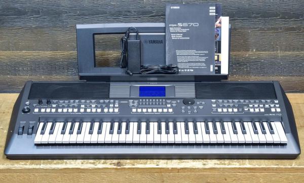 Yamaha PSR S670 61 Key Arranger Workstation Digital Keyboard