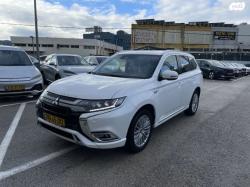 מיצובישי אאוטלנדר PHEV 4X4 Luxury הייבריד אוט' 5 מק' 2.4 (135 כ''ס) ה