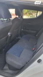 טויוטה C-HR Chic הייבריד אוט' 1.8 (98 כ"ס) בנזין 2017 למכירה ברחוב