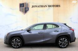 לקסוס UX UX200 Luxury אוט' 2.0 (173 כ''ס) בנזין 2020 למכירה בחיפה