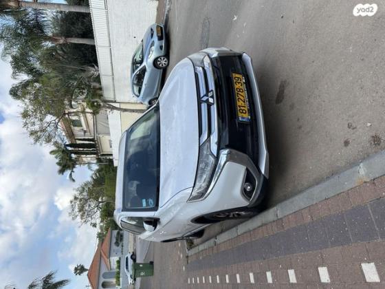 מיצובישי אאוטלנדר Intense אוט' 5 מק' 2.0 (150 כ"ס) בנזין 2016 למכירה בחדרה