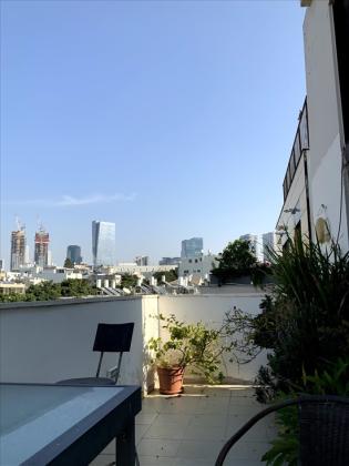 דירת גג 3 חדרים למכירה בתל אביב יפו | שדרות בן ציון | לב העיר