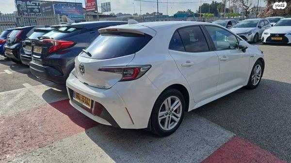 טויוטה קורולה הייבריד Excite הצ'בק אוט' 1.8 (98 כ''ס) בנזין 2021 למכירה בנתניה
