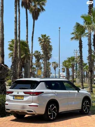 מיצובישי אאוטלנדר Luxury אוט' 7 מק' 2.5 (181 כ"ס) בנזין 2022 למכירה בראשון לציון