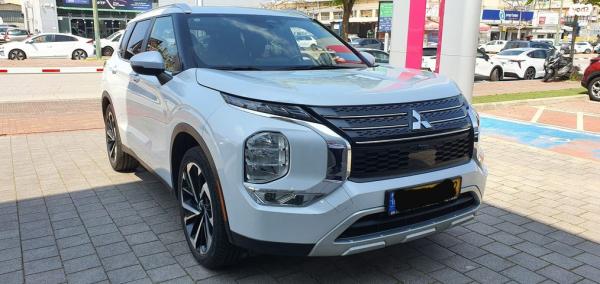 מיצובישי אאוטלנדר Premium אוט' 7 מק' 2.5 (181 כ"ס) בנזין 2021 למכירה בפרדסיה