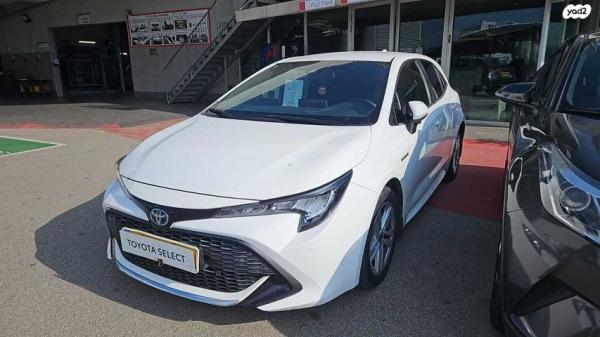טויוטה קורולה הייבריד Excite הצ'בק אוט' 1.8 (98 כ''ס) בנזין 2021 למכירה בנתניה