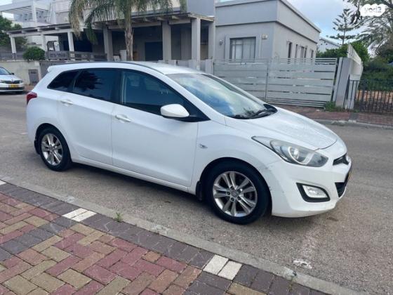 יונדאי i30 Inspire סטיישן אוט' 1.6 (135 כ"ס) בנזין 2014 למכירה בחדרה