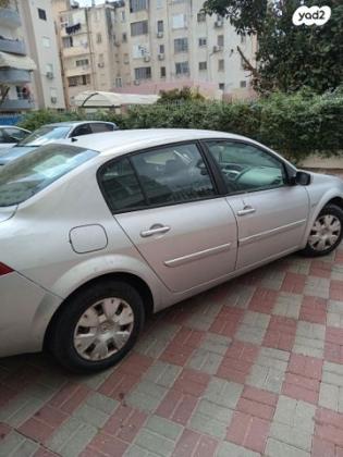 רנו מגאן דור 2 (2004-2010) Business אוט' 4 דל' 1.6 (110 כ''ס) בנזין 2008 למכירה בנתניה