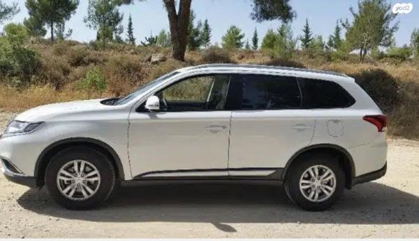 מיצובישי אאוטלנדר Instyle אוט' 7 מק' 2.0 (150 כ"ס) בנזין 2016 למכירה ברעננה