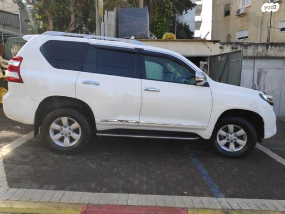 טויוטה לנד קרוזר ארוך 4X4 Luxury אוט' דיזל 7 מק' 2.8 (177 כ"ס) דיזל 2015 למכירה בחיפה