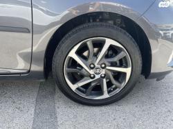 טויוטה יאריס הייבריד Black Sky TSS אוט' 1.5 (73 כ"ס) בנזין 2019 למכי