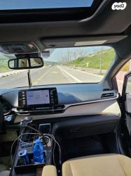 טויוטה סיינה 4X2 XLE אוט' 2.5 (189 כ''ס) ק' 2 בנזין 2023 למכירה בבית