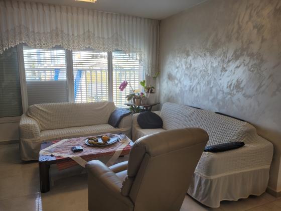 להשכרה דירה משודרגת ואיכותית במרכז העיר נתניה