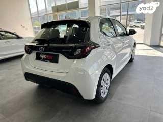 טויוטה יאריס הייבריד Flow Plus אוט' 1.5 (92 כ"ס) בנזין 2024 למכירה בנתניה