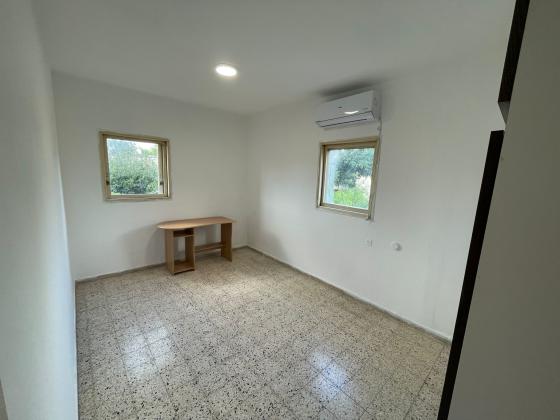 הרב קוק 72 (מרכז)