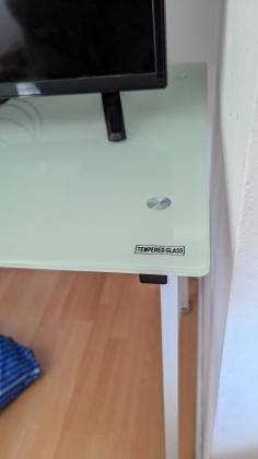 שולחן זכוכית לפינת לימודים או