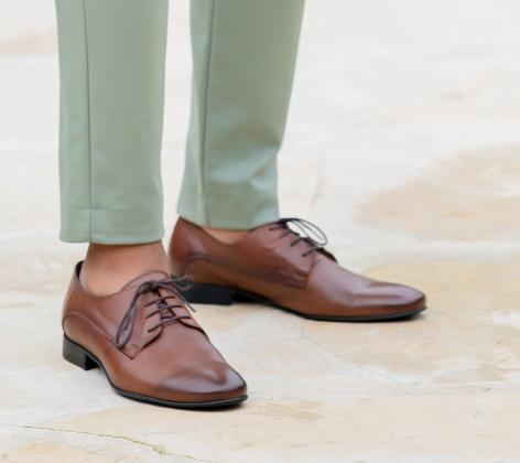 חליפת שלושה חלקים עם פפיון