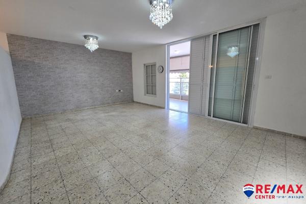 קרית שמונה 42 (קריית שרת)