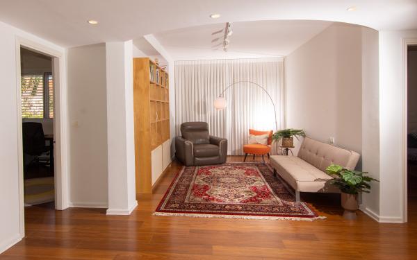 השחף 14, רמות מנחם